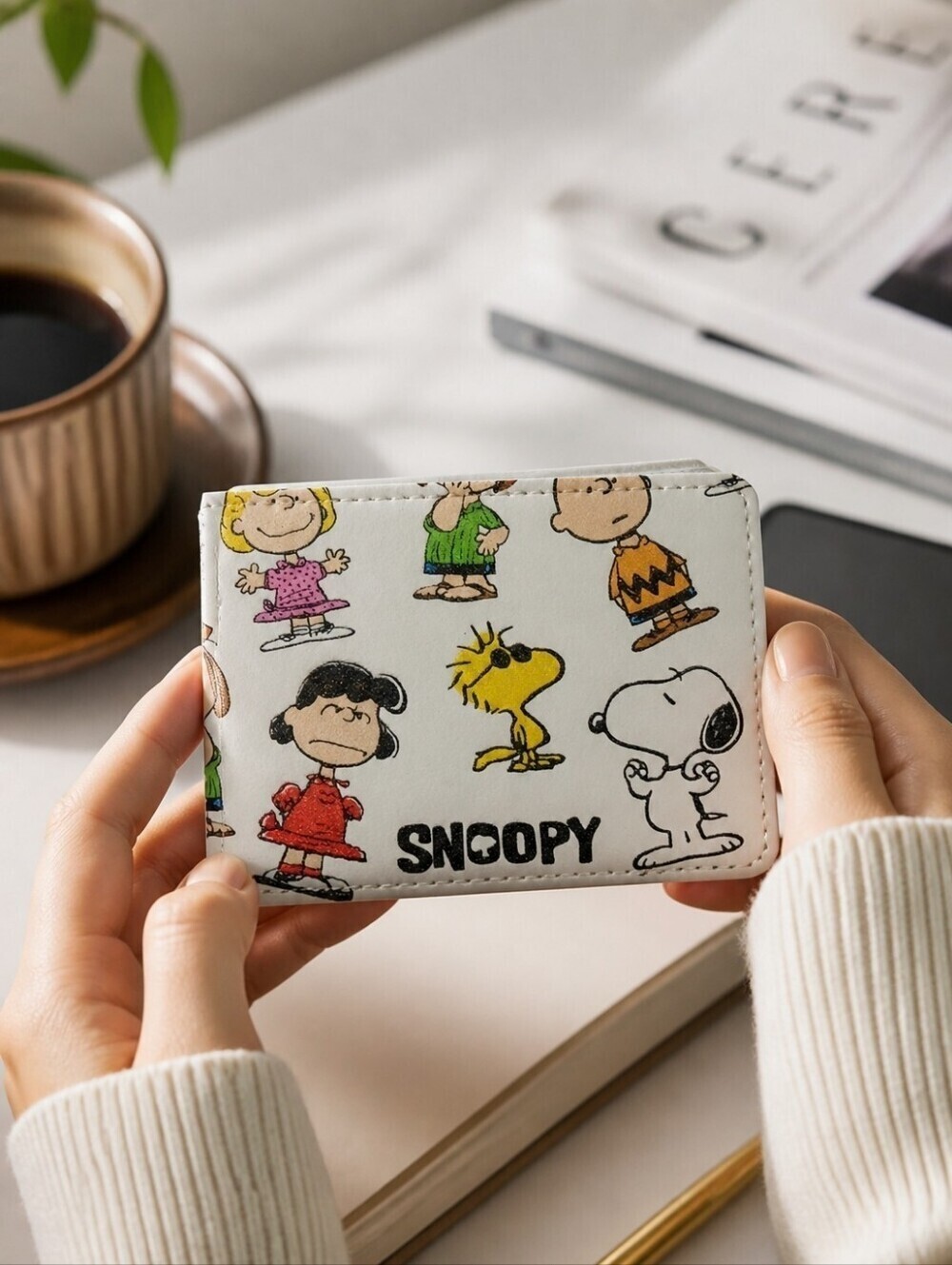 Peanuts -Snoopy & The Peanut Crew ID/Card Wallet, 2 Covered ID Windows, 8 Slots